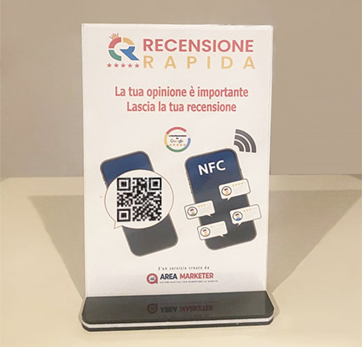 Espositore NFC in plexiglass per raccogliere recensioni Google